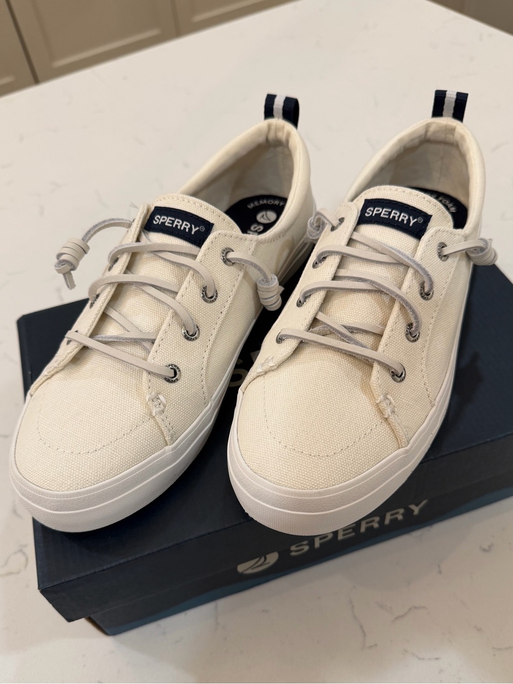 Sperry women’s crest vibe Canvas Sneaker — Cream- 8 NWT